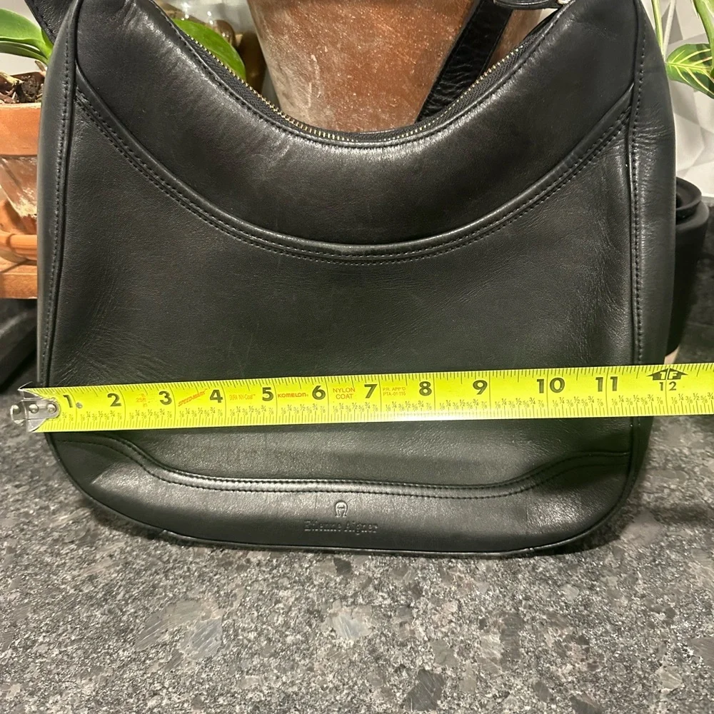 Black Leather Shoulder Bag - Classic Women's Hobo